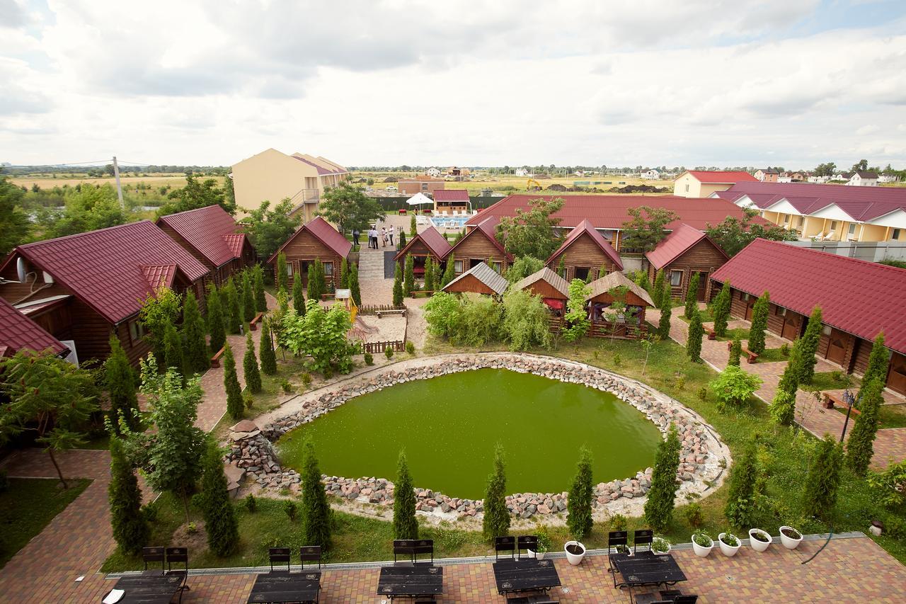 райский дворик Hotel Pogreby (Brovary)